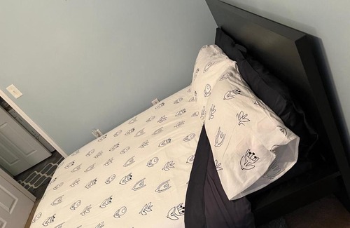 Charlotte House | Chic BlaBla Lounge - Guest Rated 8/10 for Your Getaway