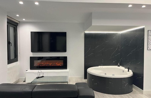 Castro Urdiales Apartment | Elegant Black and White Suite in Castro Urdiales with Hot Tub