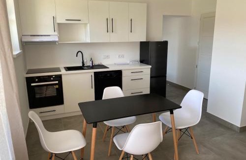 Fuisse Apartment | Pet-Friendly Black And White Swallow Fuiss - Rated 8/10