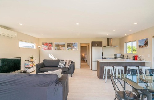 Matarangi House | Impeccable Black Bach Pod - Family-Friendly Matarangi Retreat