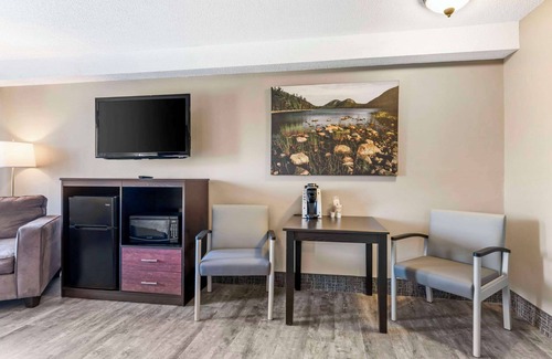 Orono Hotel | Discover Black Bear Inn: Spa, Restaurant & Great Reviews