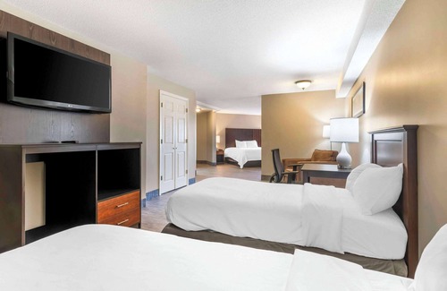 Orono Hotel | Discover Black Bear Inn: Spa, Restaurant & Great Reviews