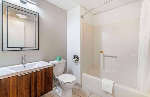 Orono Hotel | Discover Black Bear Inn: Spa, Restaurant & Great Reviews