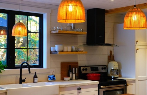 Torrance House | Delightful Black Bear Hotel at Lake Muskoka Awaits You