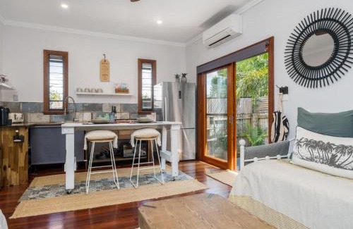 Bangalow Apartment | Guest Favorite: Black Beauty Studio with a 9/10 Rating