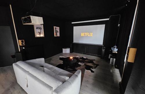 Epinal Apartment | Relaxing BLACK BOX CINEMA Apartment with Hot Tub Amenities
