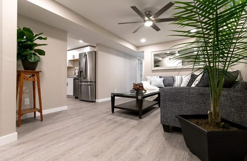 Allendale Area House | Elegant Black Brick Suite: Pet Friendly & Breakfast Included