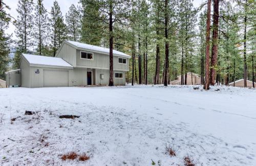 Black Butte Ranch House | Guest Rated: Black Butte Beauty with Pool & Hot Tub Access