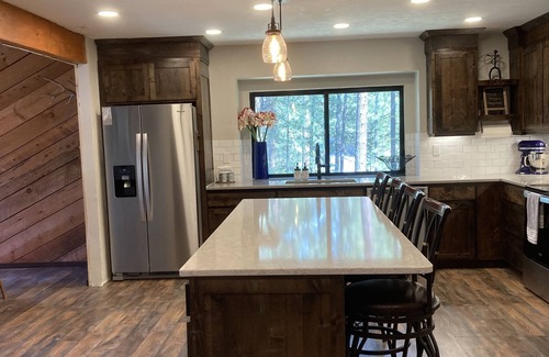 Black Butte Ranch House | Discover Black Butte Home: Guest Rated 9.8 with Ocean Views