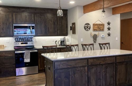 Black Butte Ranch House | Discover Black Butte Home: Guest Rated 9.8 with Ocean Views