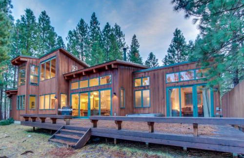 Black Butte Ranch House | Discover Black Butte Ranch: Family-Friendly Aspen Grove Escape