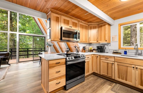 Black Butte Ranch Cabin | Unforgettable Black Butte Ranch Cabin Retreat with Pool