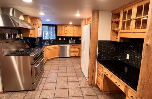 Black Butte Ranch House | Black Butte Ranch - Family-Friendly Retreat with Pool & Spa