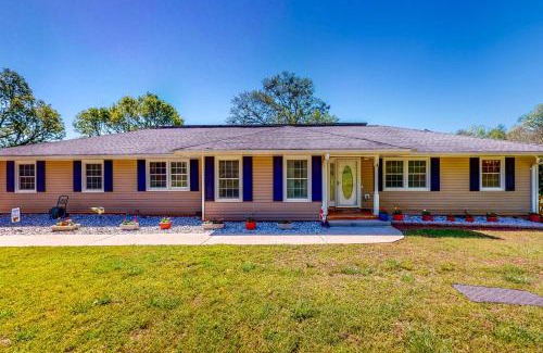 Danielsville House | Family-Friendly Retreat at Black Creek Farm Awaits You