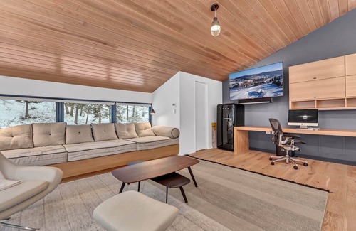 Ellicottville House | Unforgettable Black Diamond Ski-in/Ski-Out House with Lake View