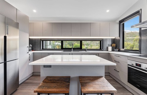 East Jindabyne House | Top-Rated Black Diamond Retreat with Pool & Family Amenities