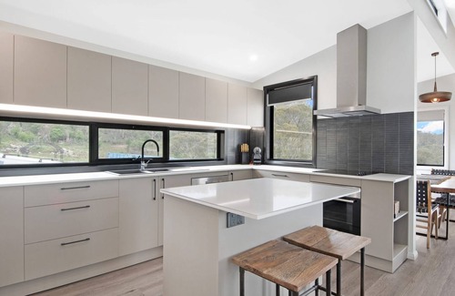 East Jindabyne House | Top-Rated Black Diamond Retreat with Pool & Family Amenities