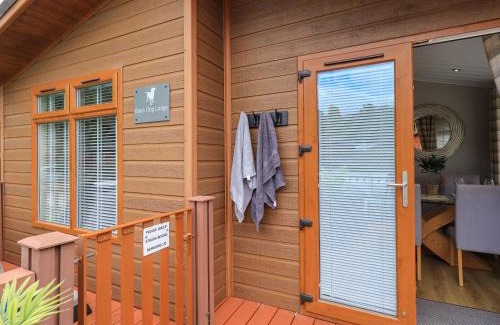 Troutbeck Bridge House | Pet-Friendly Retreat at Black Dog Lodge - 4 Star Experience
