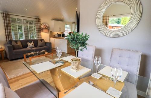 Troutbeck Bridge House | Pet-Friendly Retreat at Black Dog Lodge - 4 Star Experience