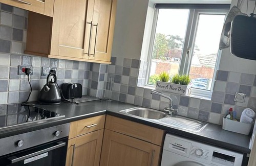 Dunstable Apartment | Black Door MALT-Huku Kwetu (Dunstable)