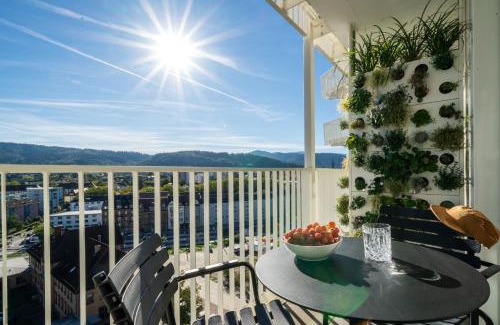 Bruhl-Guterbahnhof Apartment | Elegant Black F Tower - Serviced Apartments with Top Amenities