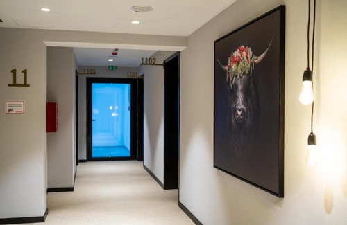 Bruhl-Guterbahnhof Apartment | Elegant Black F Tower - Serviced Apartments with Top Amenities