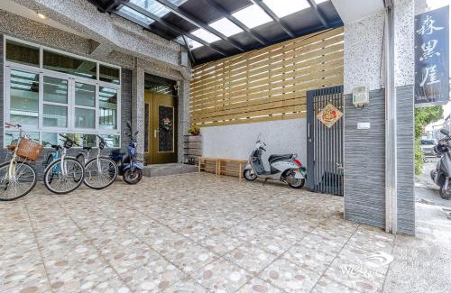 Taitung City Centre House | Pet-Friendly Black Forest House: Self-Check-In & Comfort
