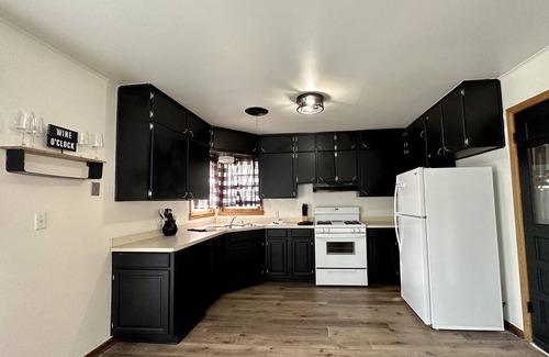 Ponca City House | Black Horse Adobe: Guest Rated 10/10 in Prime Location