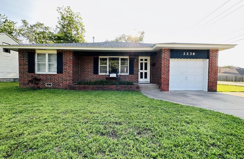 Ponca City House | Black Horse Adobe: Guest Rated 10/10 in Prime Location