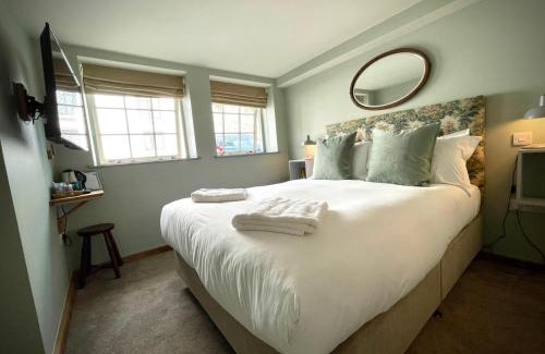 Amberley Hotel | Discover Black Horse: Pet-Friendly Retreat with Great Reviews