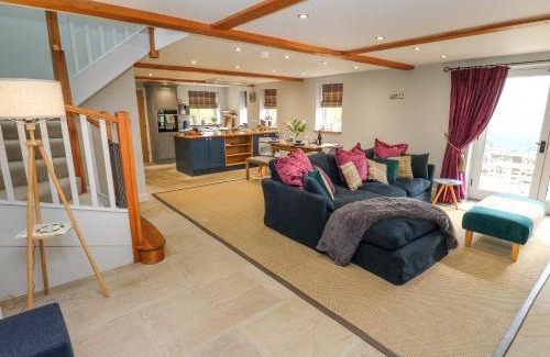 Sowerby Bridge House | Black House Cottage