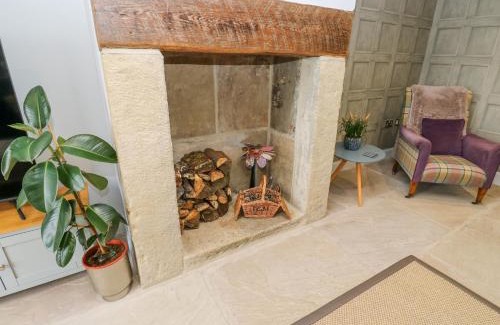 Sowerby Bridge House | Black House Cottage