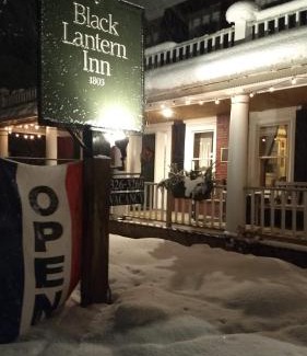 Richford Hotel | Comfortable Stay at Black Lantern Inn with Family Amenities