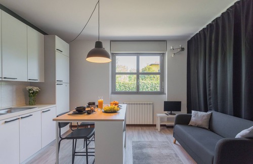 Albate Apartment | Black Loft Como - Cozy Studio with Spa & Pet-Friendly Perks