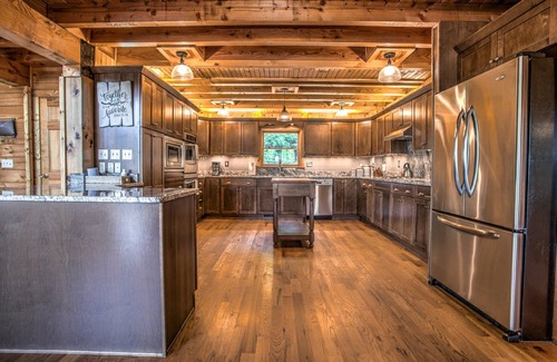 Black Mountain House | Black Mountain Hilltop Retreat: Pet-Friendly Cabin with Spa