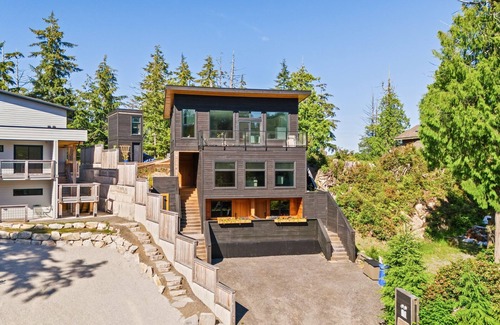 Ucluelet Apartment | Black Pearl #2 I Little Beach I Adventure I Hike