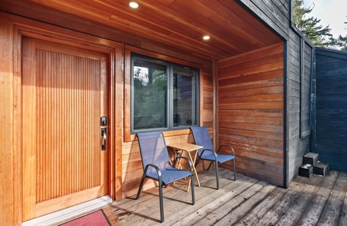Ucluelet Apartment | Black Pearl #2 I Little Beach I Adventure I Hike