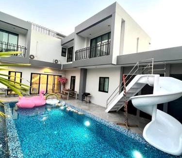 North Pattaya Villa | Elegant Black Pearl Villa Wongamat with Oceanfront Views