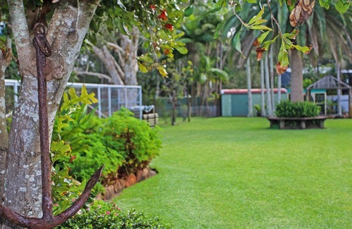 Pindimar House | Black Possum Cottage: Breathtaking Bay Views Await You