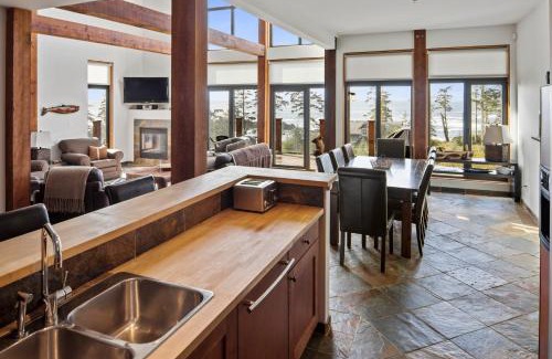 Ucluelet House | Oceanfront Retreat at Black Rock Ridge: Guest Rated 9.5/10