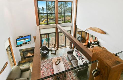 Ucluelet House | Oceanfront Retreat at Black Rock Ridge: Guest Rated 9.5/10