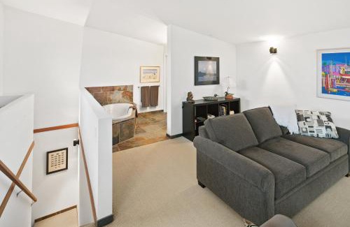 Ucluelet House | Oceanfront Retreat at Black Rock Ridge: Guest Rated 9.5/10