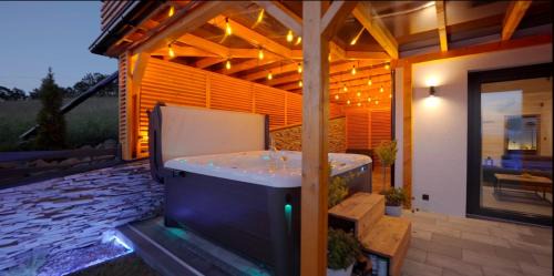 Kamionka Wielka House | Unforgettable BLACK ROCKS: 4-Star Oceanfront Retreat