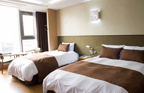 Jocheon Hotel | Comfortable Stay at Black Sands Hotel with Great Amenities