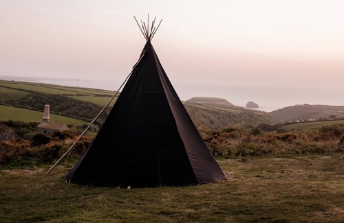 Tintagel Cabin | Ocean View Tipi Retreat: Family-Friendly Escape Awaits