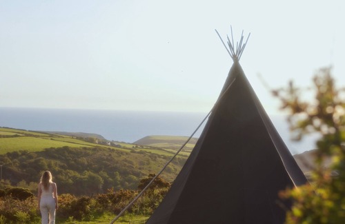 Tintagel Cabin | Ocean View Tipi Retreat: Family-Friendly Escape Awaits
