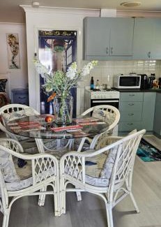 Hay House | Enjoy a Cozy Stay at Black Sheep Cottage Hay - Pet Friendly!