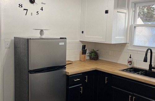 Milwaukee Cottage | Black sheep cottage!nCharming 2-bedroom cottage in peaceful West Allis