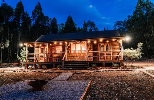 Budgee Budgee House | Romantic Bushland Escape at Black Springs - Pet Friendly Retreat
