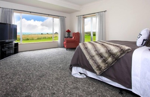 Clarks Beach Other | Black Swan Retreat--- Best of Heaven's Creations